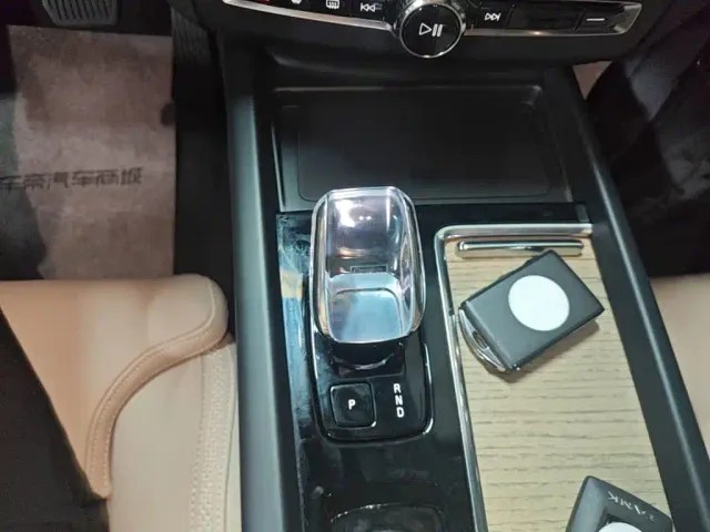 Volvo XC60 — Фото автомобиля 13
