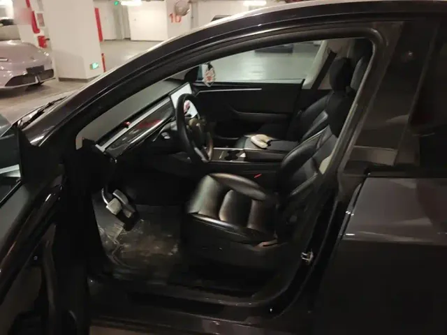 Tesla Model Y — Фото автомобиля 14