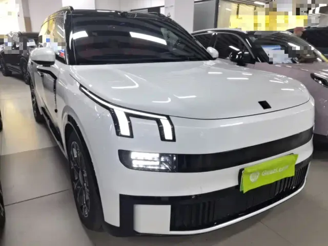 Lynk & Co 900 — Фото автомобиля 3