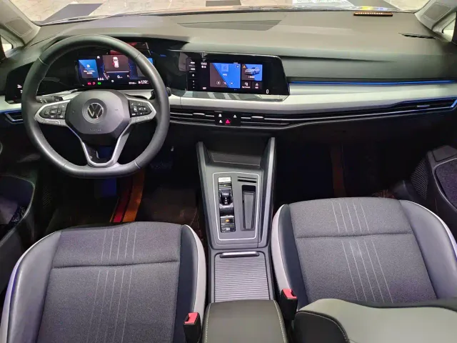 Volkswagen Golf — Фото автомобиля 14