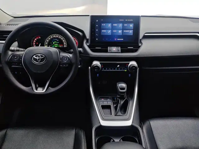 Toyota RAV4 — Фото автомобиля 12