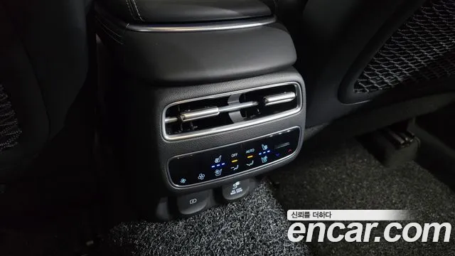 Genesis GV70 2.5T Бензин 2WD — Фото автомобиля 29