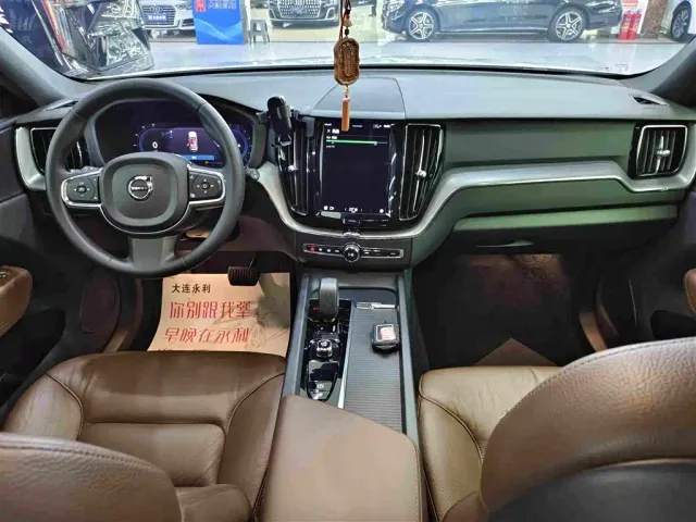 Volvo XC60 — Фото автомобиля 7