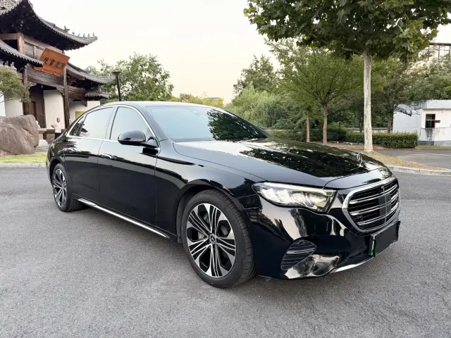 Mercedes-Benz E-Class — Фото автомобиля 3