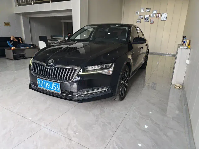 Фотография автомобиля — Skoda Superb