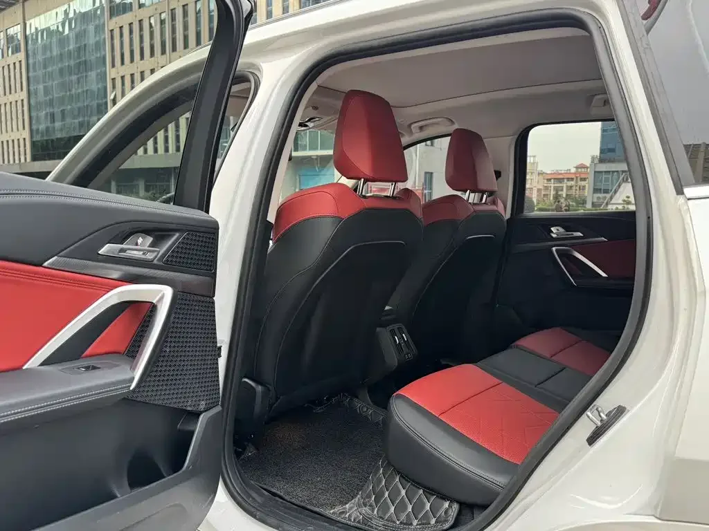 BMW BMW iX1 2025 eDrive25L M Sport Package — Фото автомобиля 8