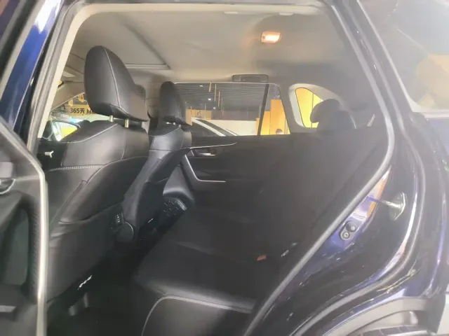Toyota RAV4 — Фото автомобиля 3