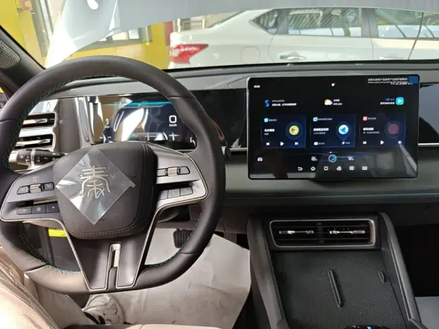 BYD Qin L — Фото автомобиля 9