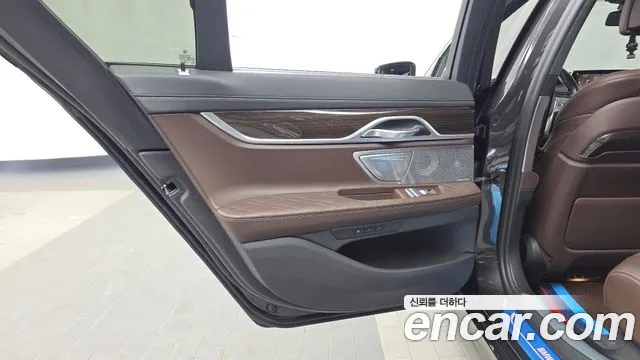 BMW 7 Series — Фото автомобиля 25