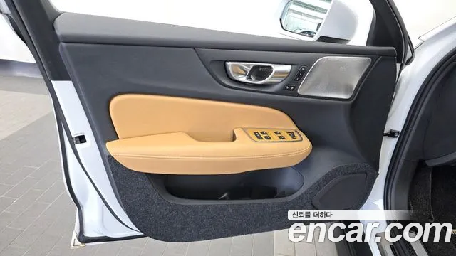 Volvo V60 Cross Country 2nd Gen — Фото автомобиля 13