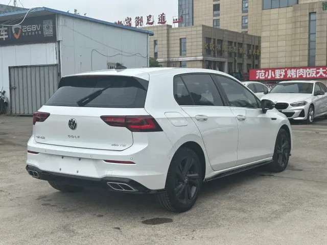 Volkswagen Golf — Фото автомобиля 7