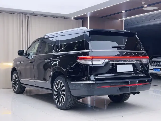 Lincoln Navigator — Фото автомобиля 18