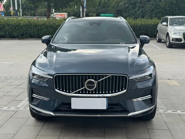 Volvo XC60 — Фото автомобиля 2