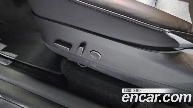 Tesla Model Y — Фото автомобиля 28