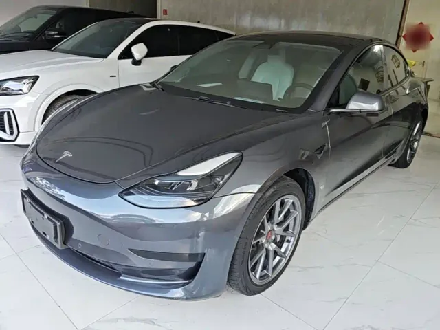 Фотография автомобиля — Tesla Model 3