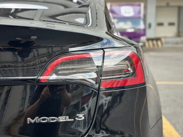 Tesla Model 3 — Фото автомобиля 19