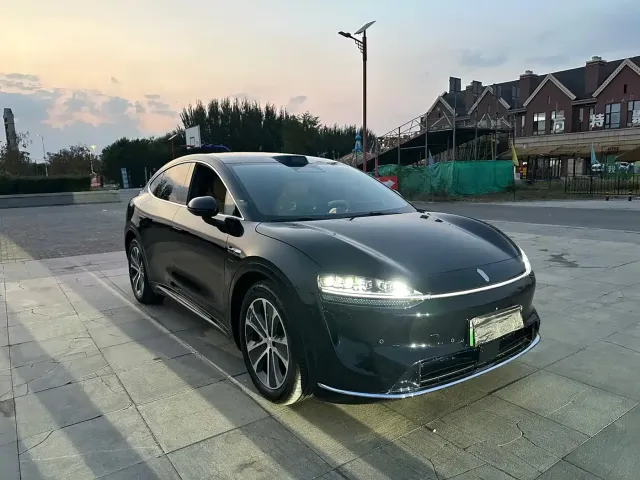 Zhijie Luxeed R7 — Фото автомобиля 3