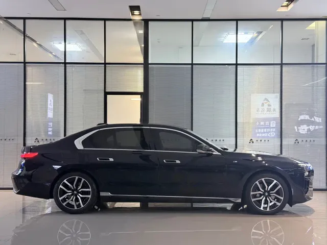 BMW 7 Series — Фото автомобиля 17