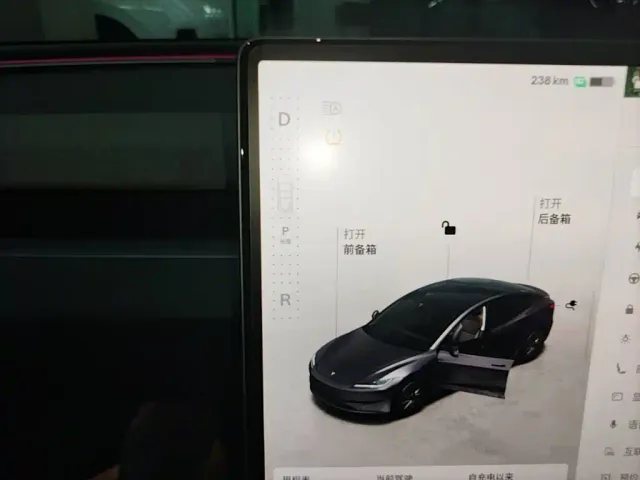 Tesla Model 3 — Фото автомобиля 13