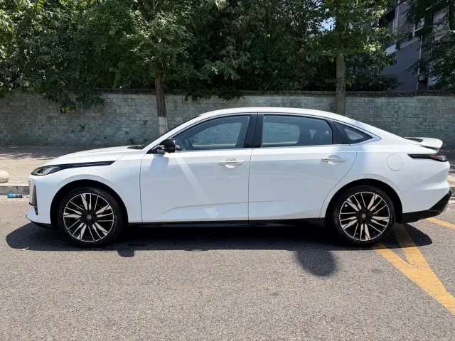Changan Eado — Фото автомобиля 2