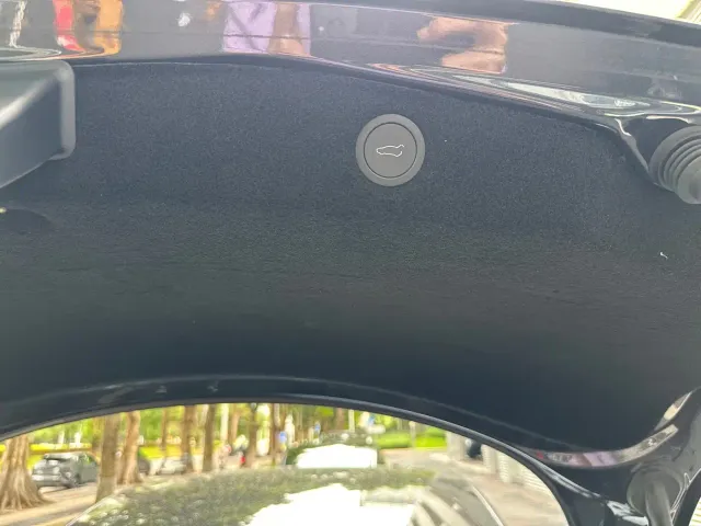 Tesla Model 3 — Фото автомобиля 10