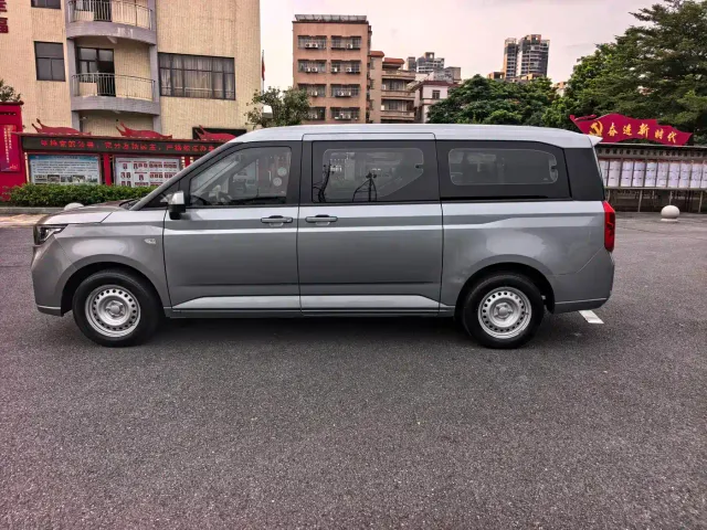 Wuling Zhengcheng — Фото автомобиля 7