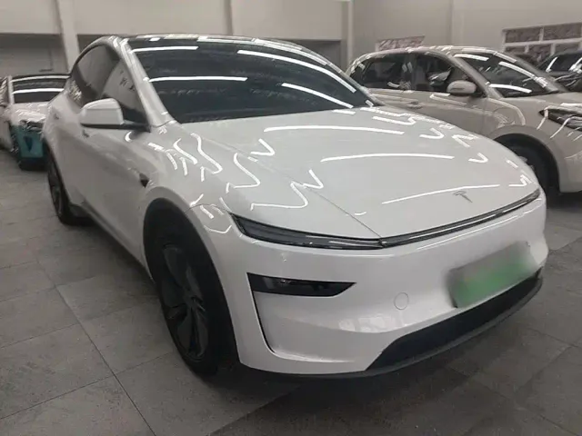 Tesla Model Y — Фото автомобиля 3