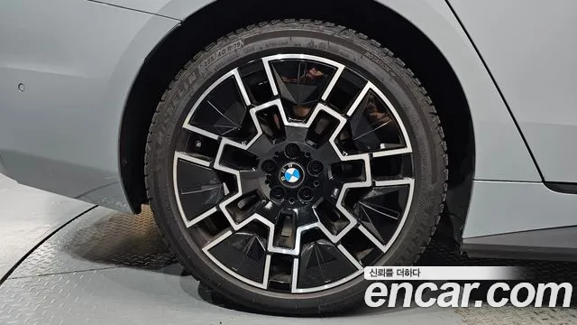 BMW i4 — Фото автомобиля 6