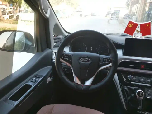JAC Refine M3 — Фото автомобиля 2