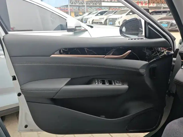 Wuling Starlight — Фото автомобиля 7
