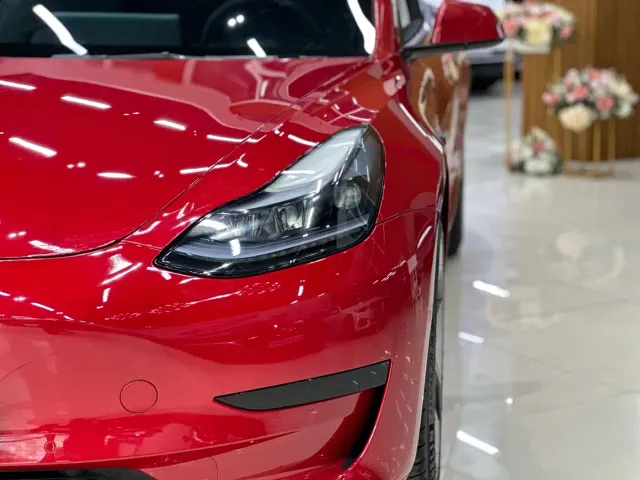 Tesla Model 3 — Фото автомобиля 4