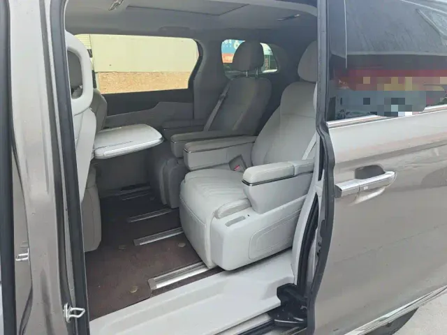 Roewe iMAX8 — Фото автомобиля 9