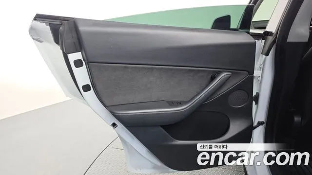 Tesla Model Y — Фото автомобиля 25