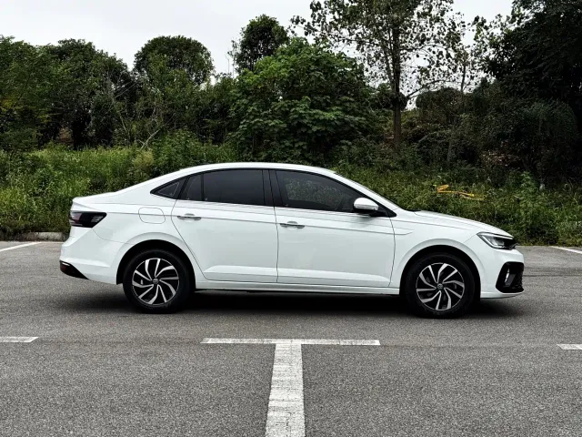Volkswagen Lavida — Фото автомобиля 4