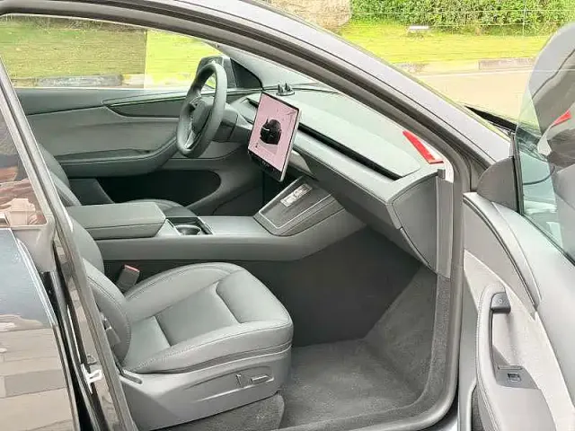 Tesla Model Y — Фото автомобиля 4