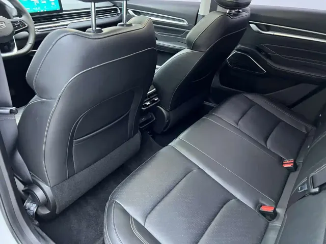 Geely Emgrand — Фото автомобиля 13