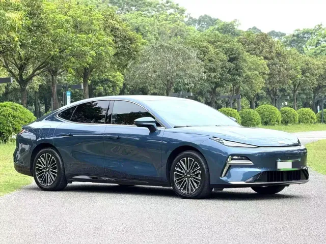 Geely Galaxy Xingyao 8 — Фото автомобиля 3