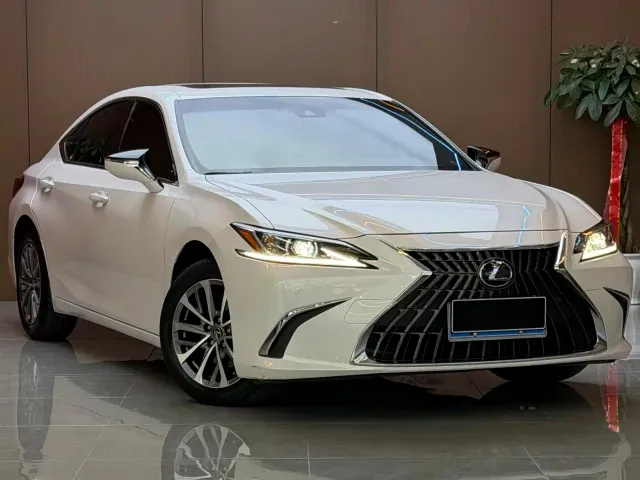 Lexus ES — Фото автомобиля 3