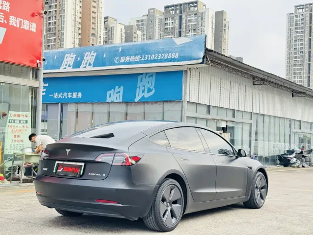 Tesla Model 3 — Фото автомобиля 4