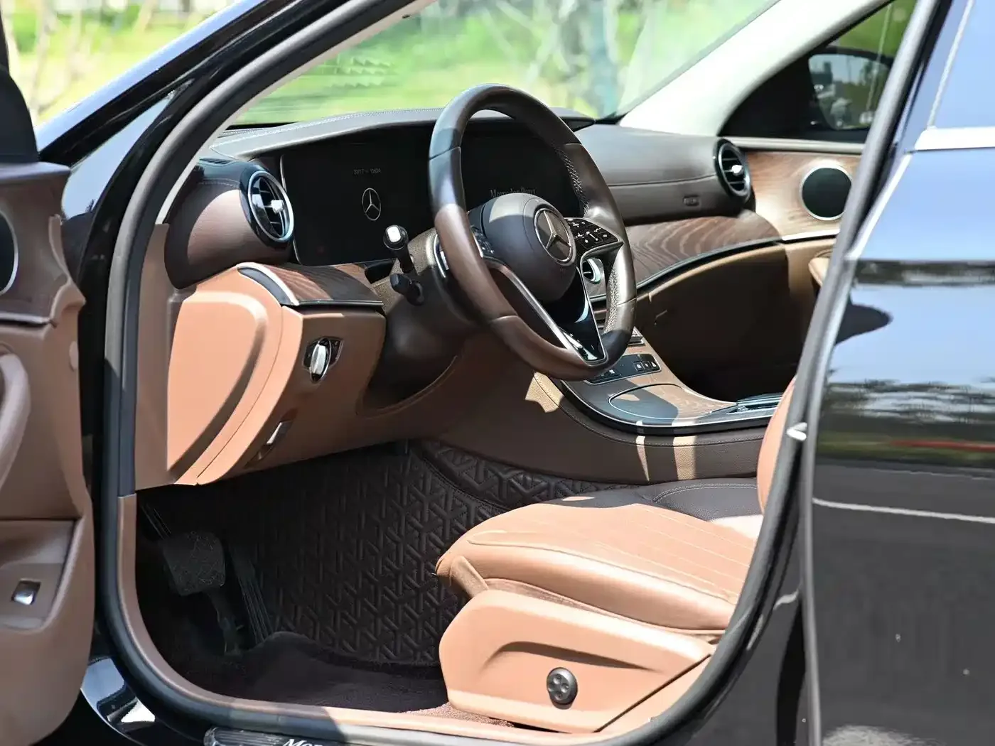 Mercedes-Benz Mercedes-Benz E-Class 2023 E 300 L Fashion — Фото автомобиля 4