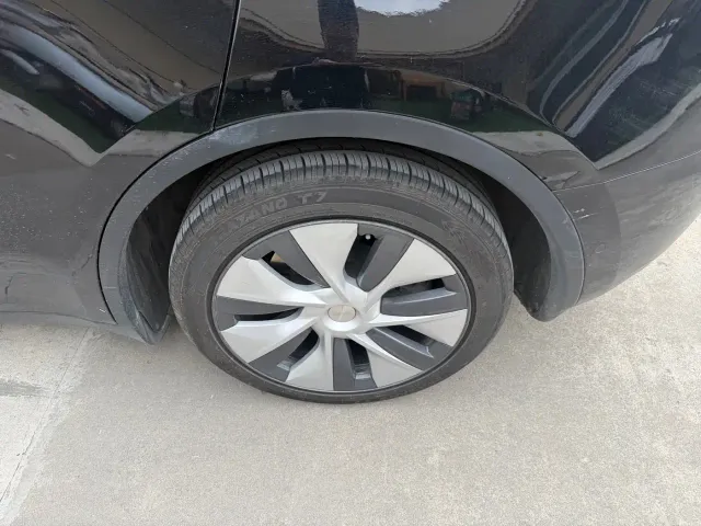 Tesla Model Y — Фото автомобиля 3