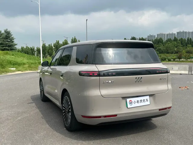 IM Motors LS8 — Фото автомобиля 6