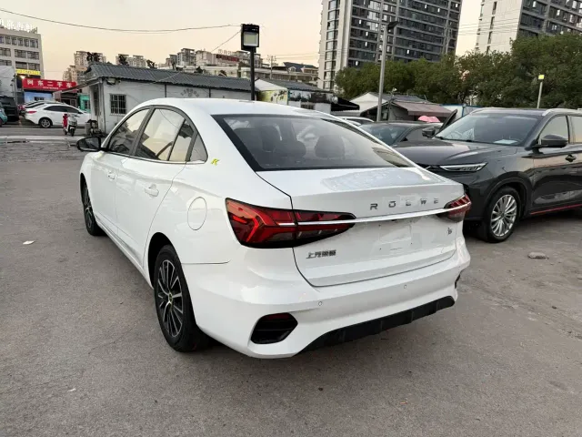 Roewe i5 — Фото автомобиля 8