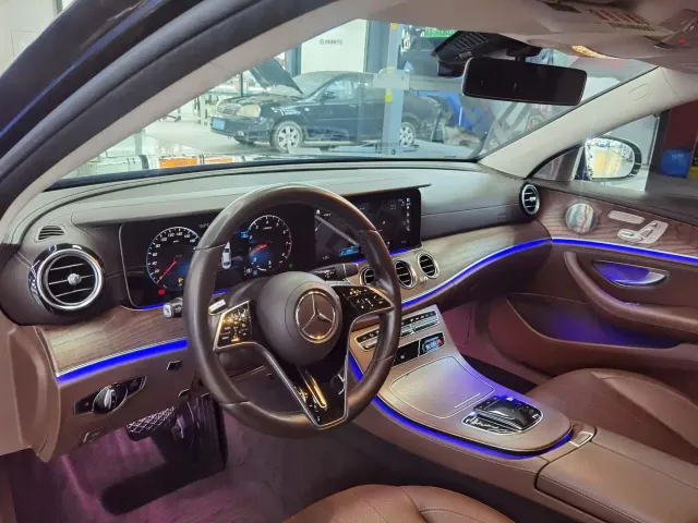 Mercedes-Benz E-Class — Фото автомобиля 17