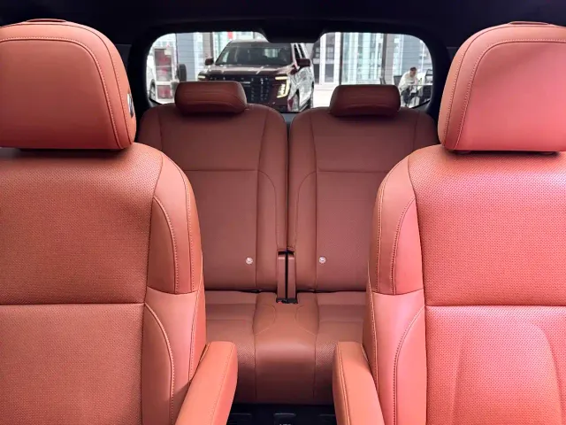 Li Auto L8 — Фото автомобиля 18