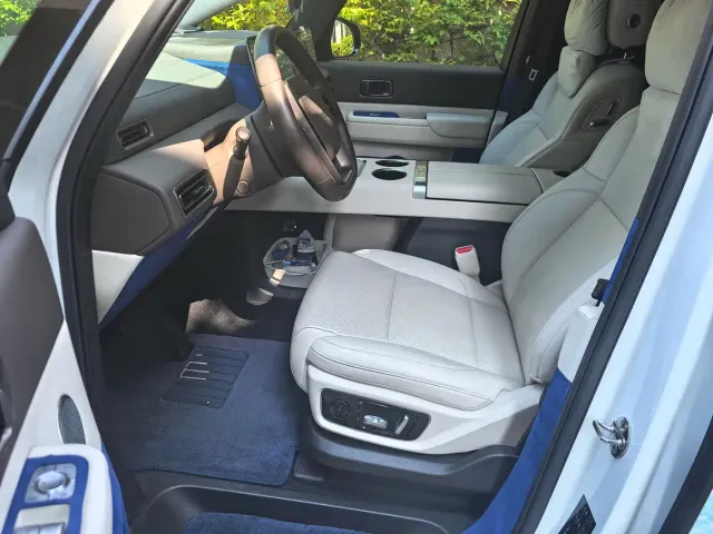 Li Auto MEGA — Фото автомобиля 8