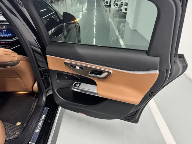 Mercedes-Benz E-Class — Фото автомобиля 11