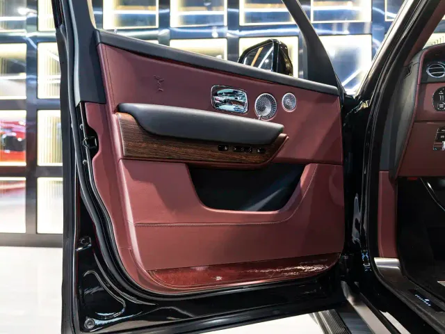Rolls-Royce Cullinan — Фото автомобиля 14