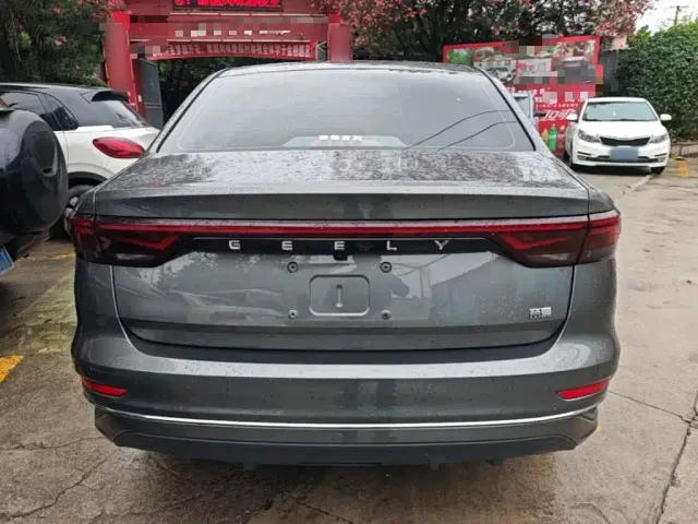 Geely Emgrand — Фото автомобиля 5