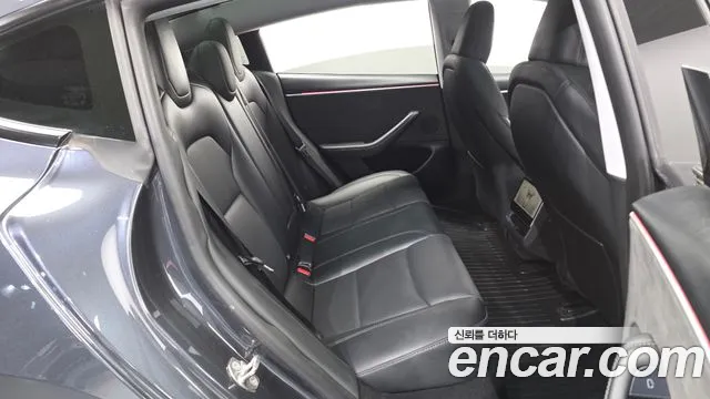 Tesla Model 3 — Фото автомобиля 18